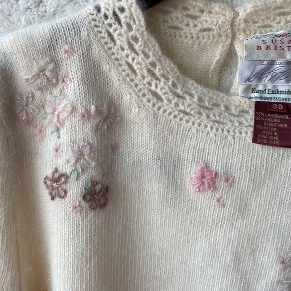 80s Embroidered Petite Fleurs Cream Angora Sweater - Picture 4 of 5